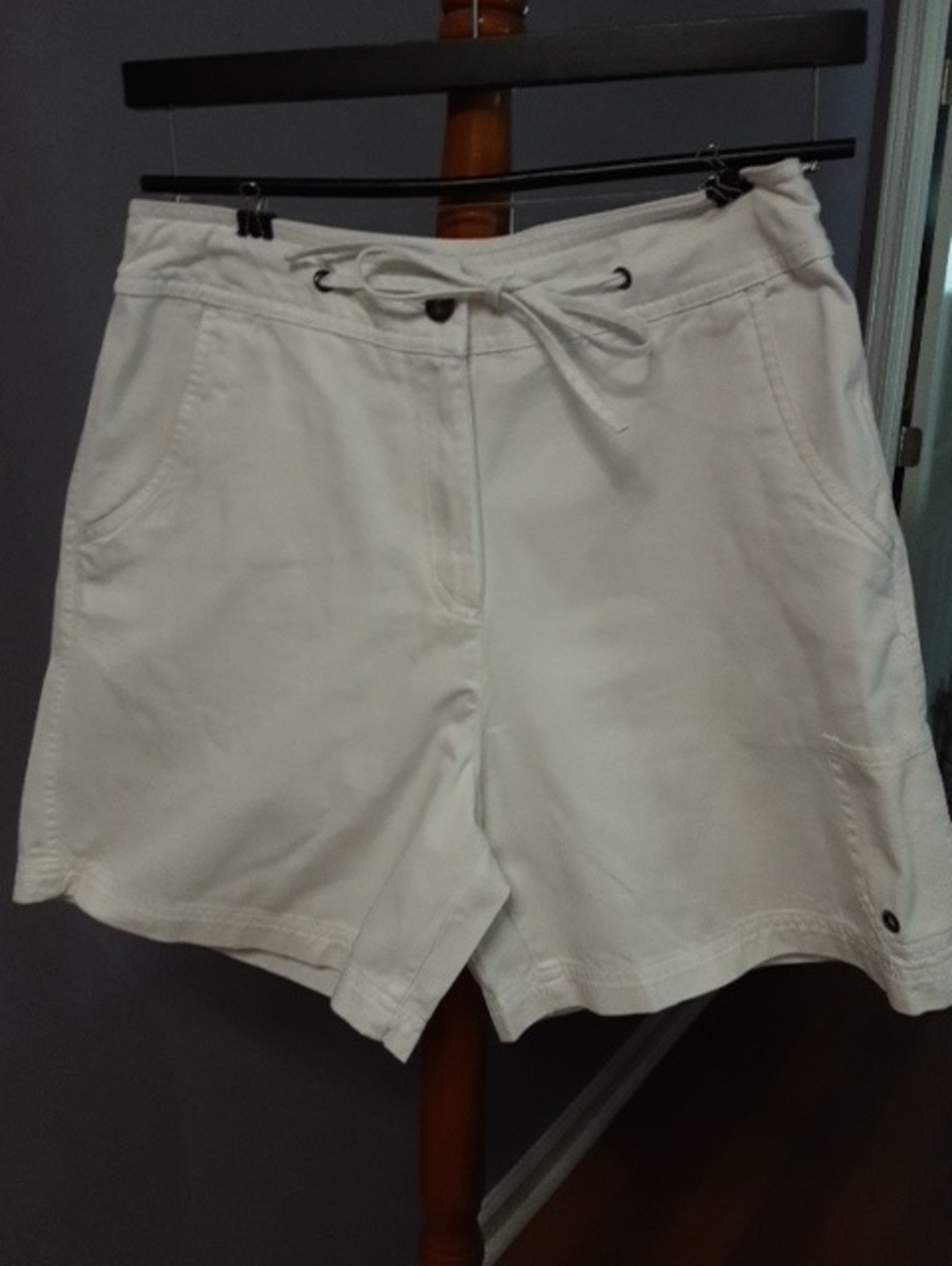 Westbound White Drawstring Bermuda Shorts,size 6.